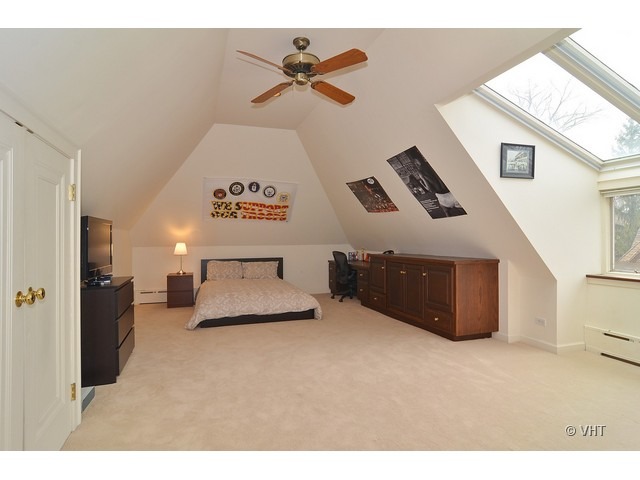3025 Normandy Place Evanston, IL 60201 - Photo 22 of 24 a living room with furniture