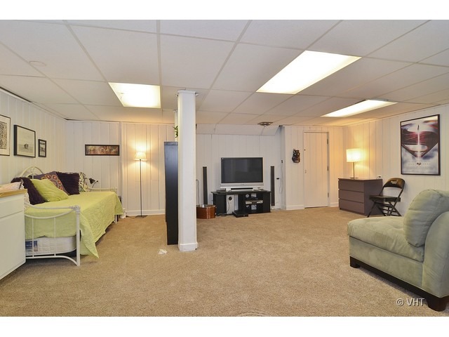 3025 Normandy Place Evanston, IL 60201 - Photo 23 of 24 a living room with furniture and a flat screen tv
