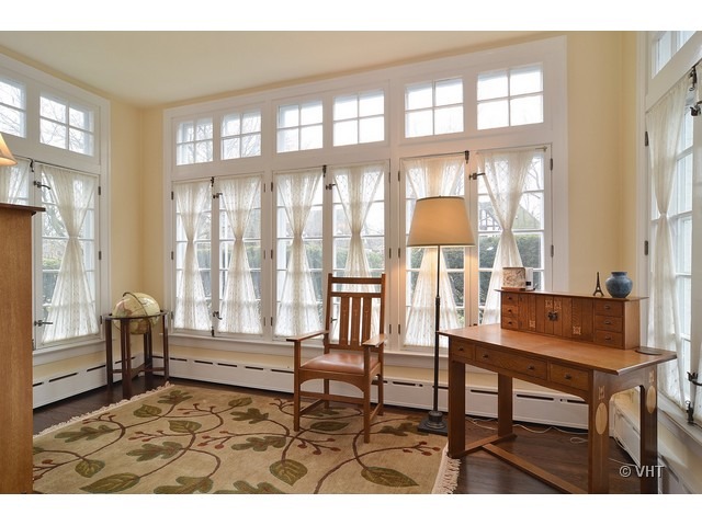 3025 Normandy Place Evanston, IL 60201 - Photo 5 of 24 a living room with furniture and a window