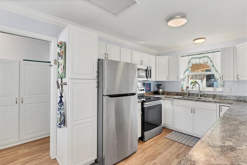 2745 Arrowhead Road Venice, FL 34293 - Photo 8 of 57