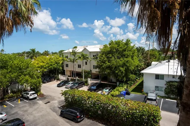 $14,000 | 365 5th Avenue South, Unit 307, Naples, FL 34102