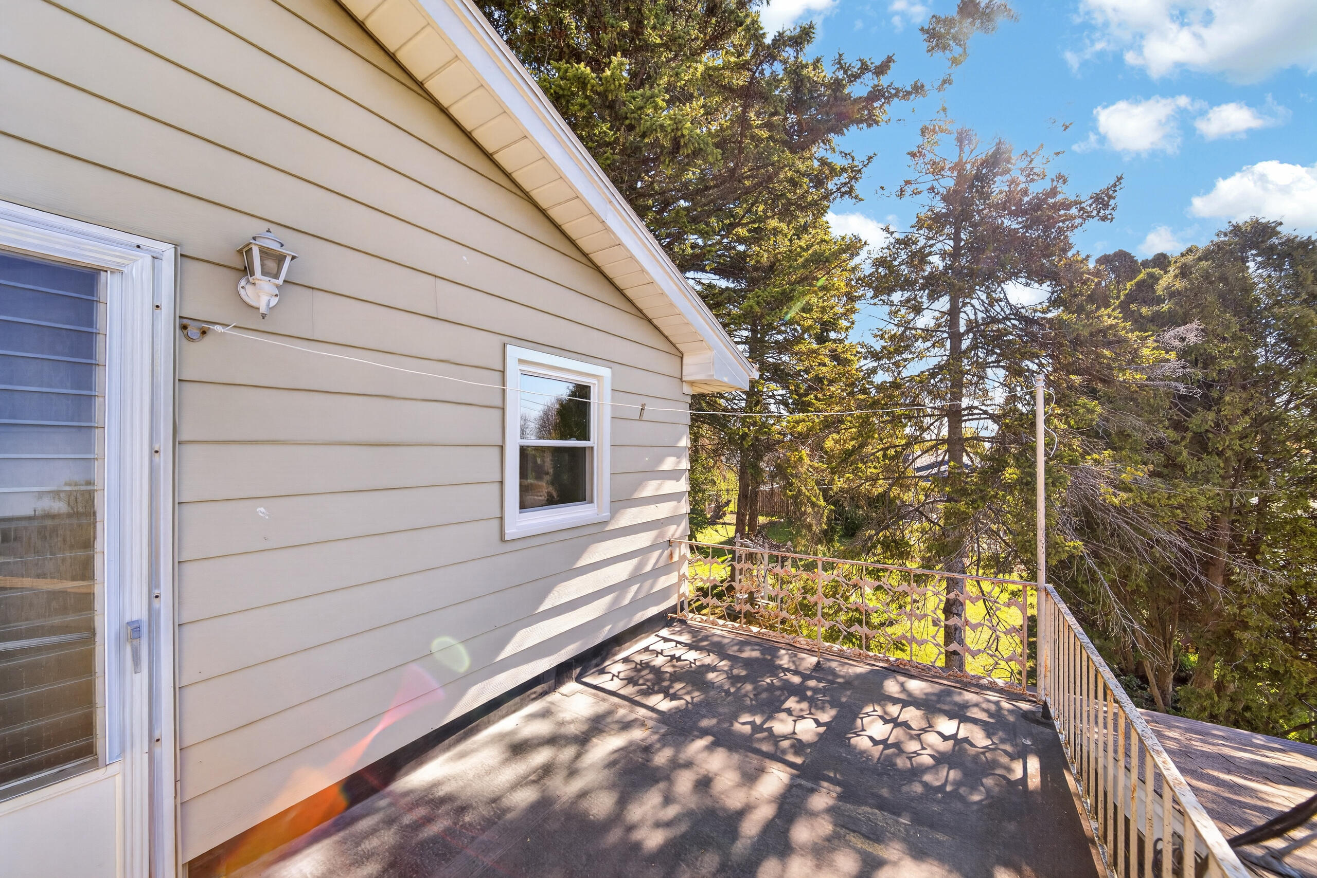 2915 South 16th Street Sheboygan, WI 53081 - Photo 14 of 48 Upstairs Deck