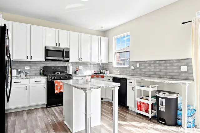 $242,000 | 1477 Sedgewood Court, Round Lake, IL 60073