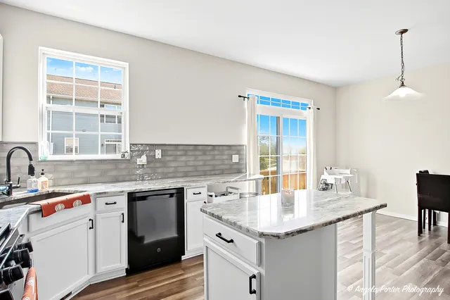 $242,000 | 1477 Sedgewood Court, Round Lake, IL 60073