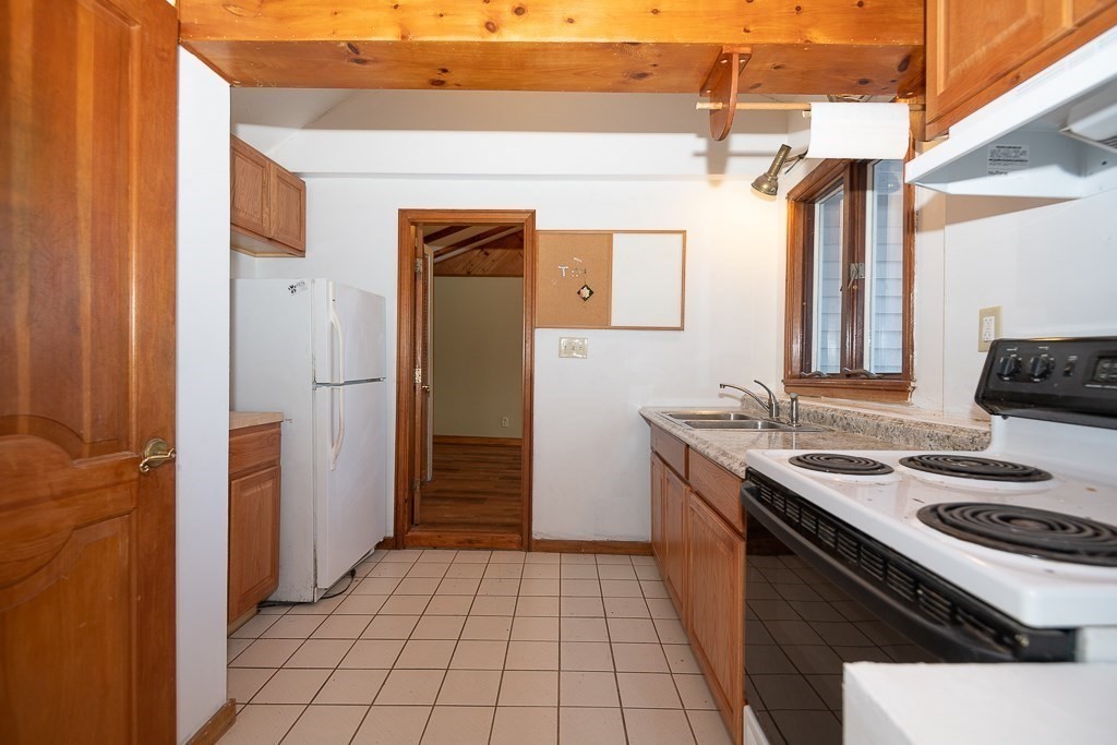 108 Ledgestone Road Douglas, MA 01516 - Photo 12 of 26
