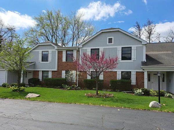 $299,000 | 374 Southbury Court, Unit A1, Schaumburg, IL 60193