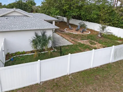 a view of a house with backyard and garden