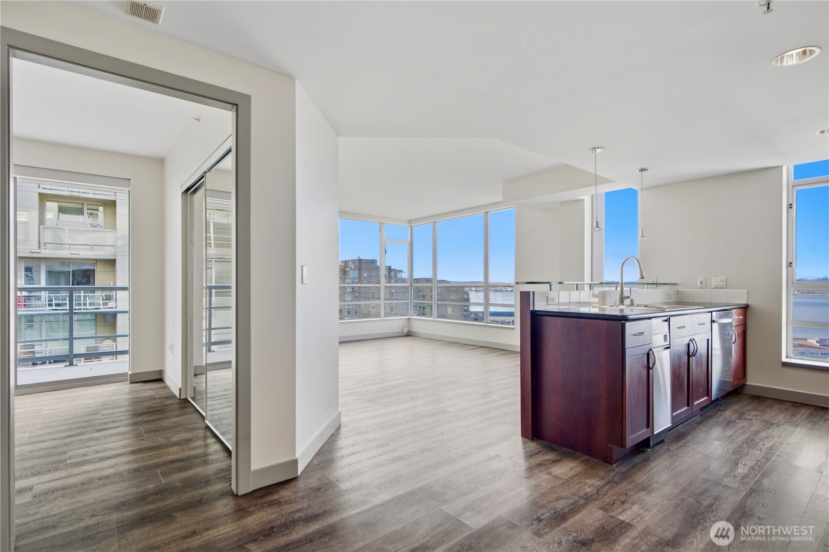 2929 1st Avenue, Unit 808 Seattle, WA 98121 - Photo 6 of 19