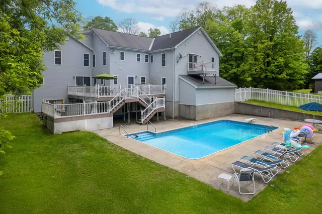 $499,000 | 1851 York St Extension, Poultney, VT 05764