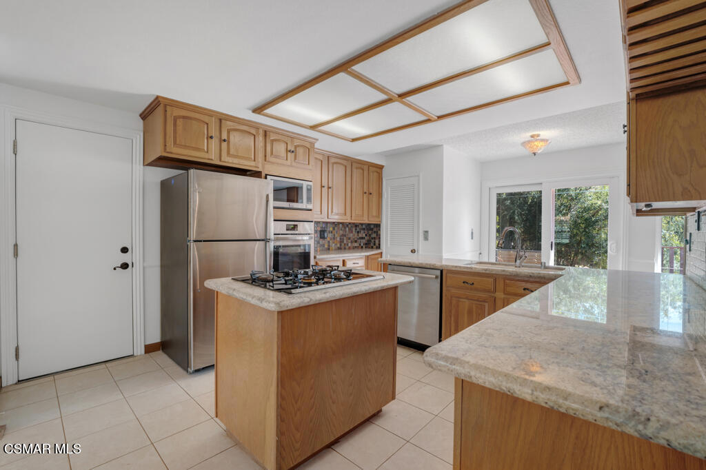1278 Rambling Road Simi Valley, CA 93065 - Photo 17 of 76