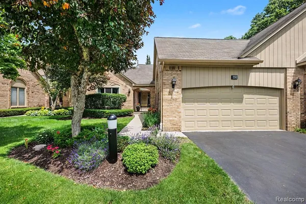 $619,000 | 2202 Elm Circle, Utica, MI 48316