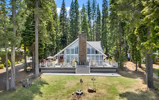 $2,295,000 | 213 Lake Almanor W Drive, Chester, CA 96020