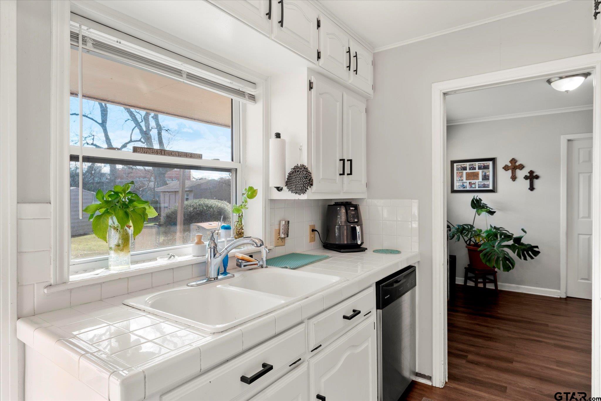 337 Daingerfield Street Pittsburg, TX 75686 - Photo 20 of 40 a kitchen with a sink and a stove top oven