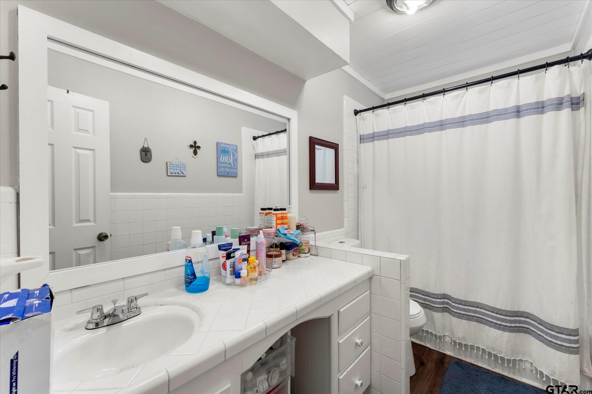 337 Daingerfield Street Pittsburg, TX 75686 - Photo 28 of 40 a bathroom with a sink and a mirror