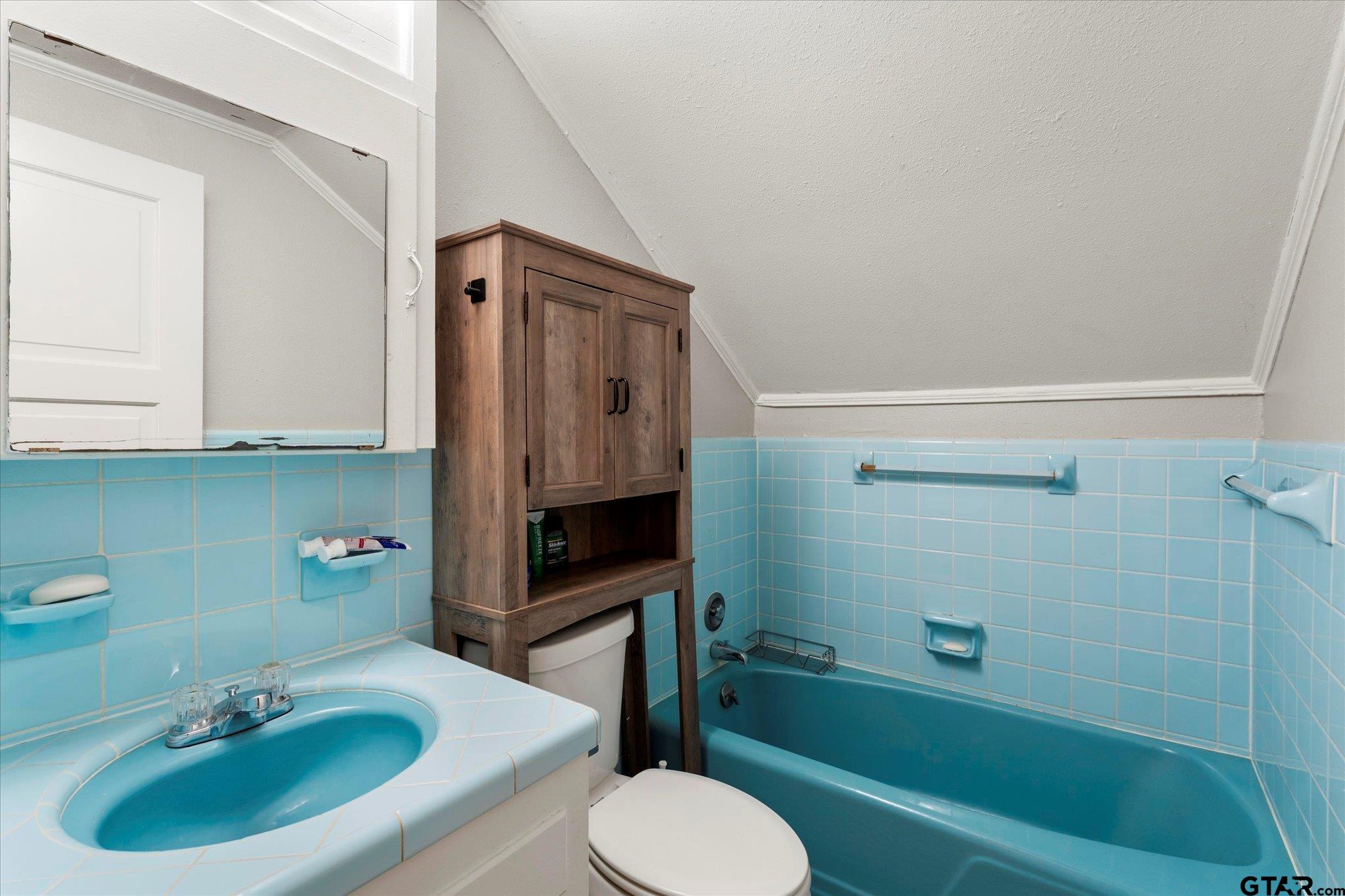 337 Daingerfield Street Pittsburg, TX 75686 - Photo 32 of 40 a bathroom with a sink toilet and shower