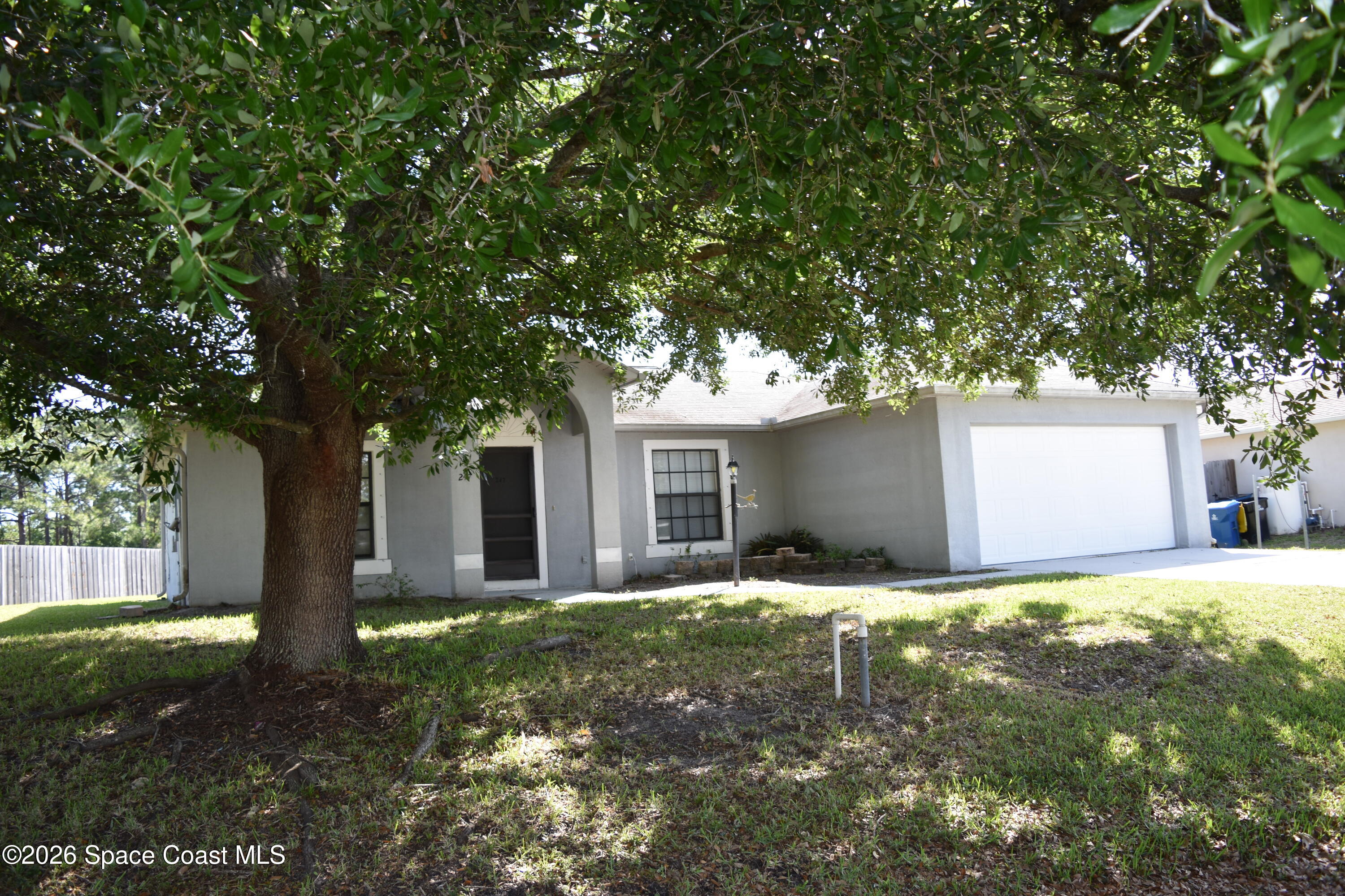 247 High Road Northwest Palm Bay, FL 32907 - Photo 2 of 23 DSC_0685