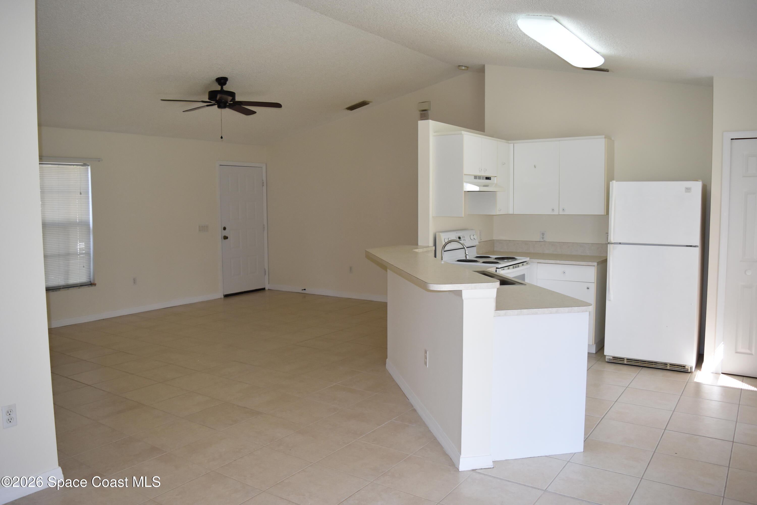 247 High Road Northwest Palm Bay, FL 32907 - Photo 3 of 23 DSC_0687