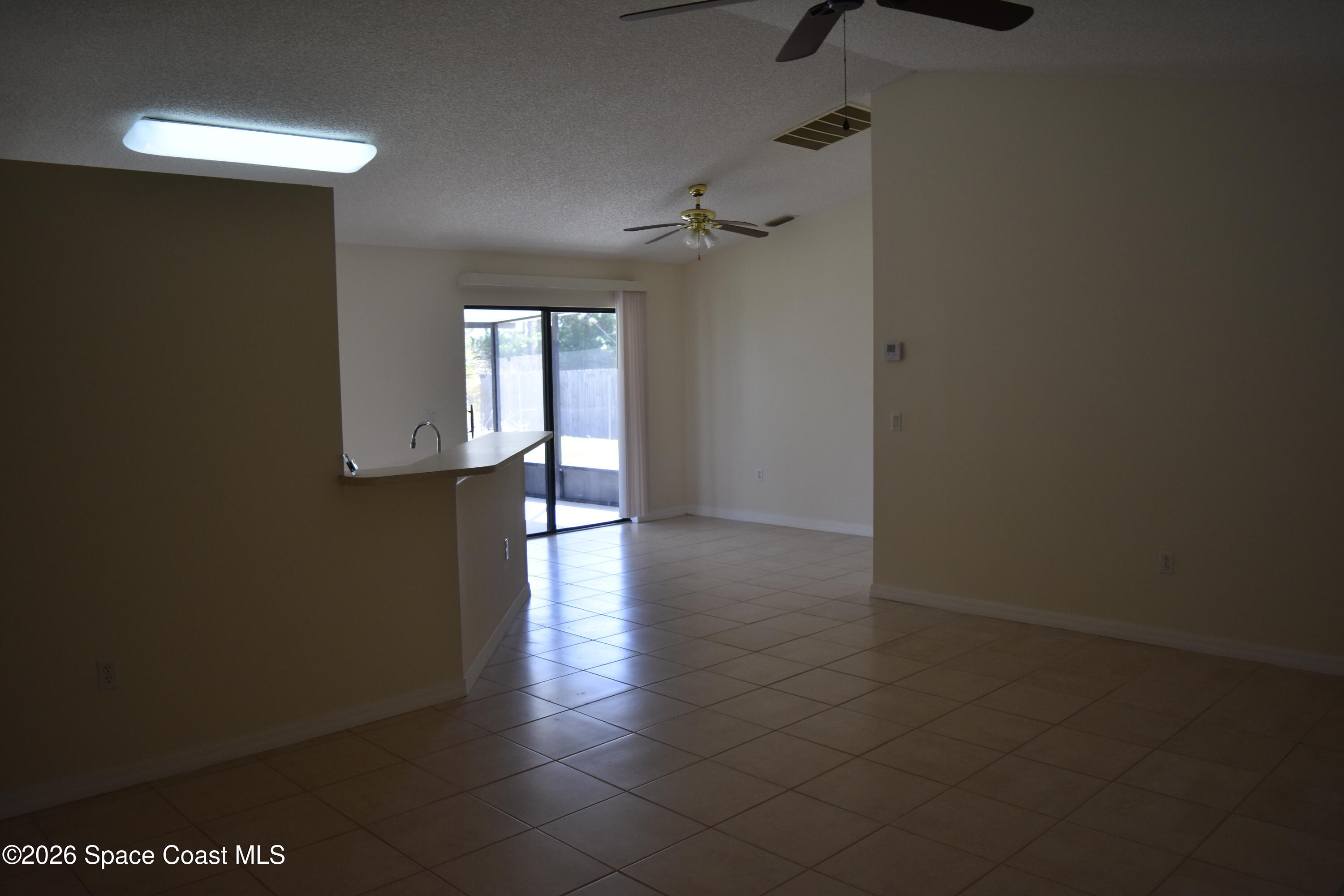 247 High Road Northwest Palm Bay, FL 32907 - Photo 4 of 23 DSC_0686