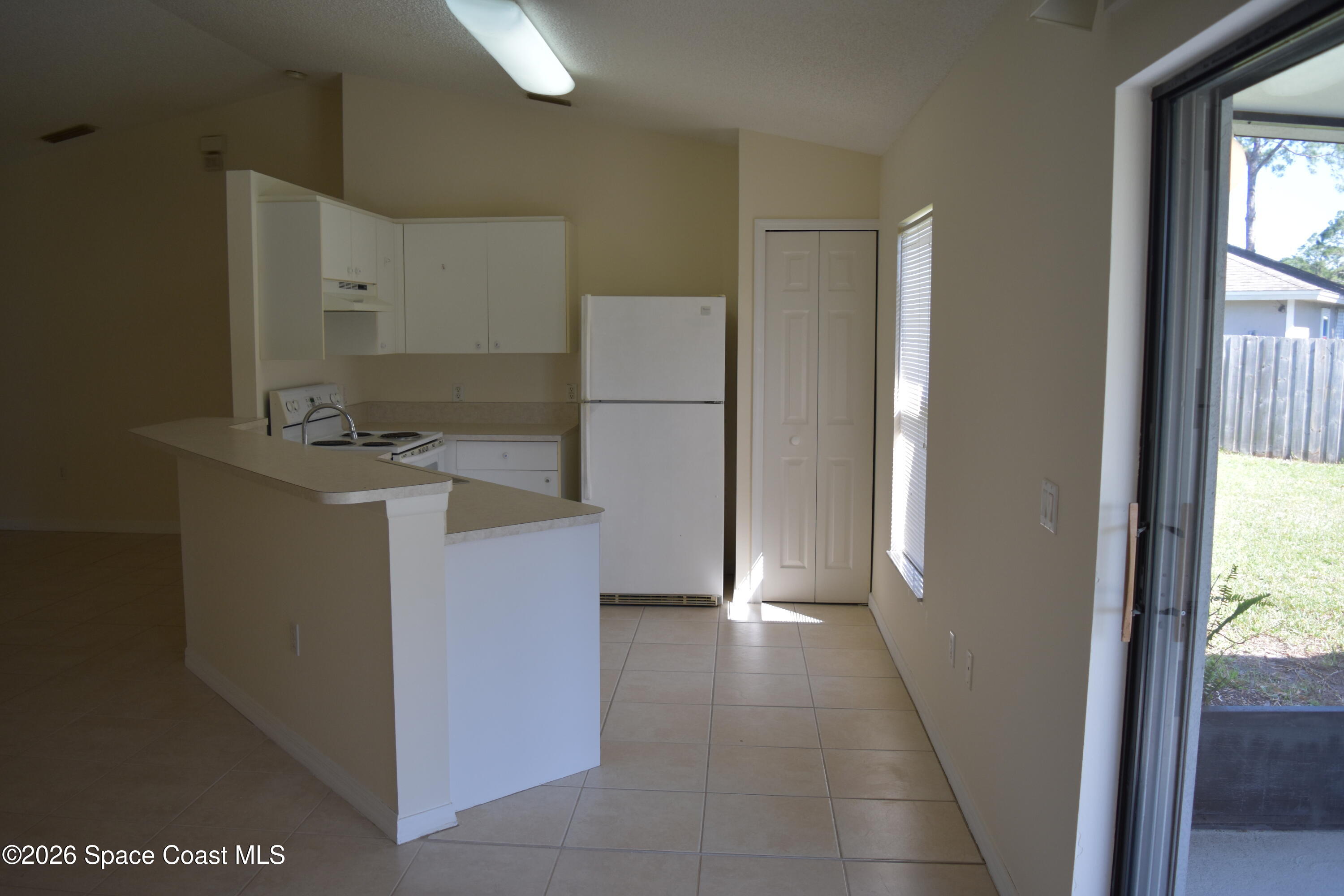 247 High Road Northwest Palm Bay, FL 32907 - Photo 6 of 23 DSC_0688