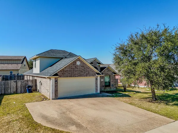 $2,800 | 3309 Keefer Loop, College Station, TX 77845