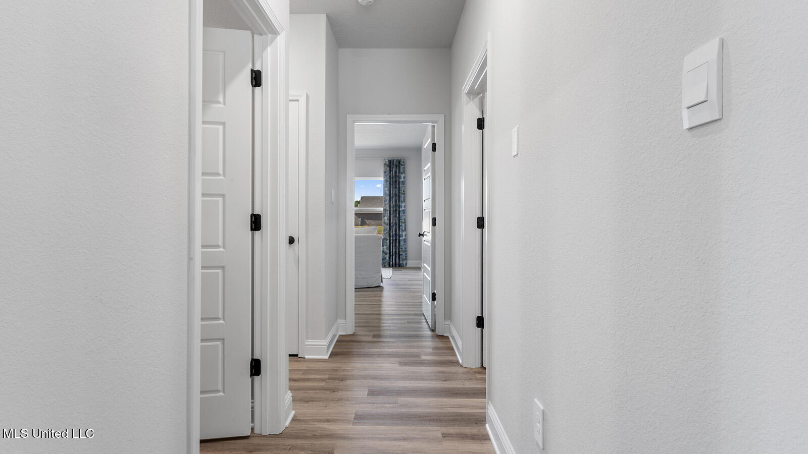 14443 South Swan Road Gulfport, MS 39503 - Photo 31 of 42 Hallway