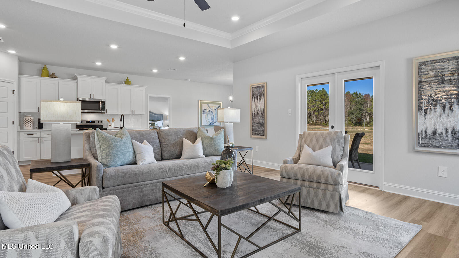 14443 South Swan Road Gulfport, MS 39503 - Photo 6 of 42 Living Area