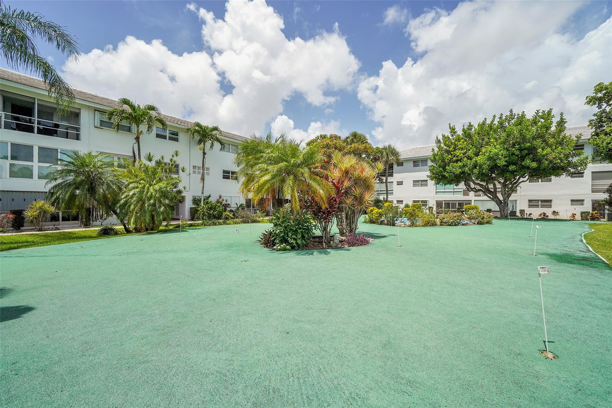 2050 Northeast 39th Street, Unit E306 Lighthouse Point, FL 33064 - Photo 20 of 25 Putting Golf Area