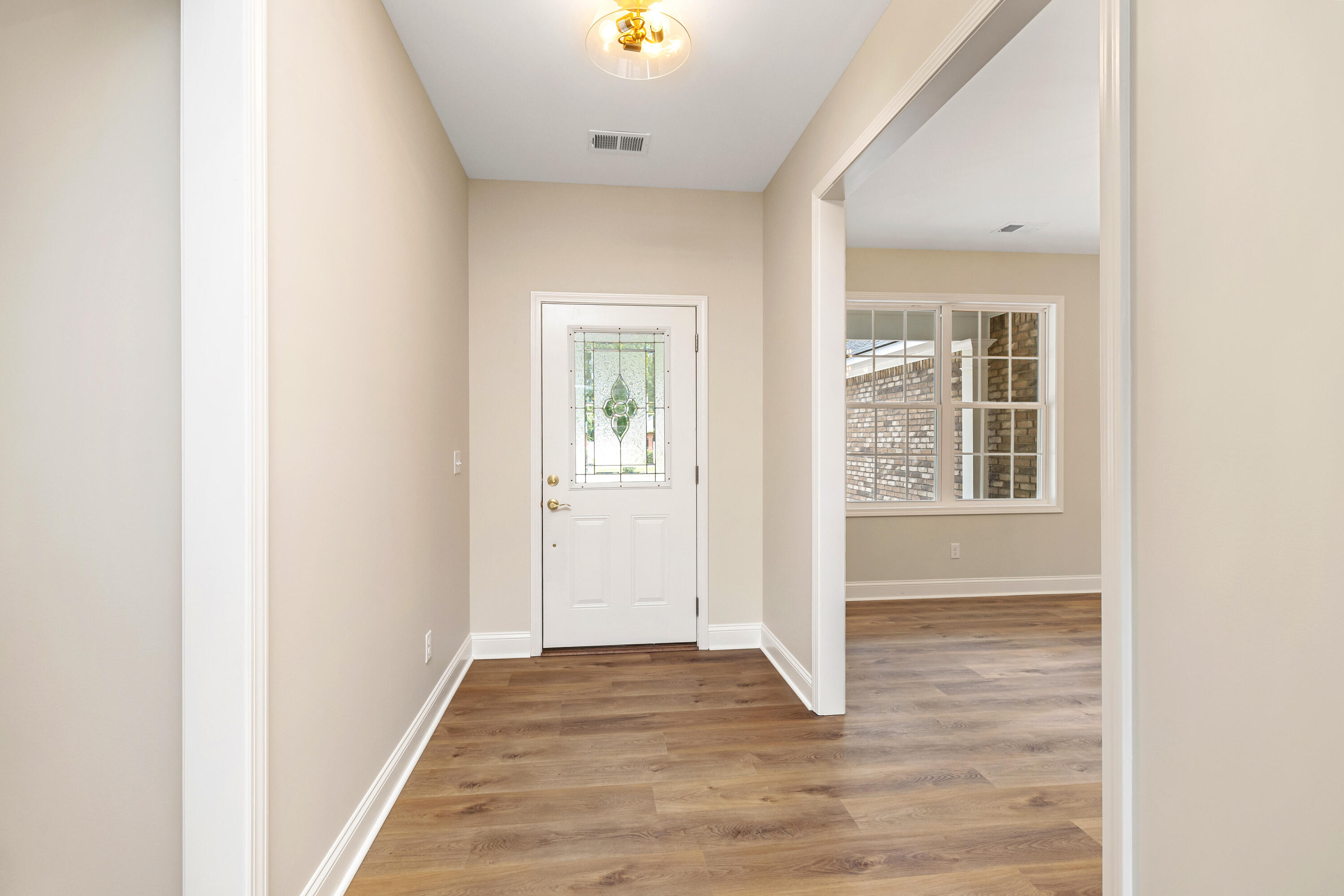 1327 McKenzie Road Manning, SC 29102 - Photo 6 of 32 Foyer View