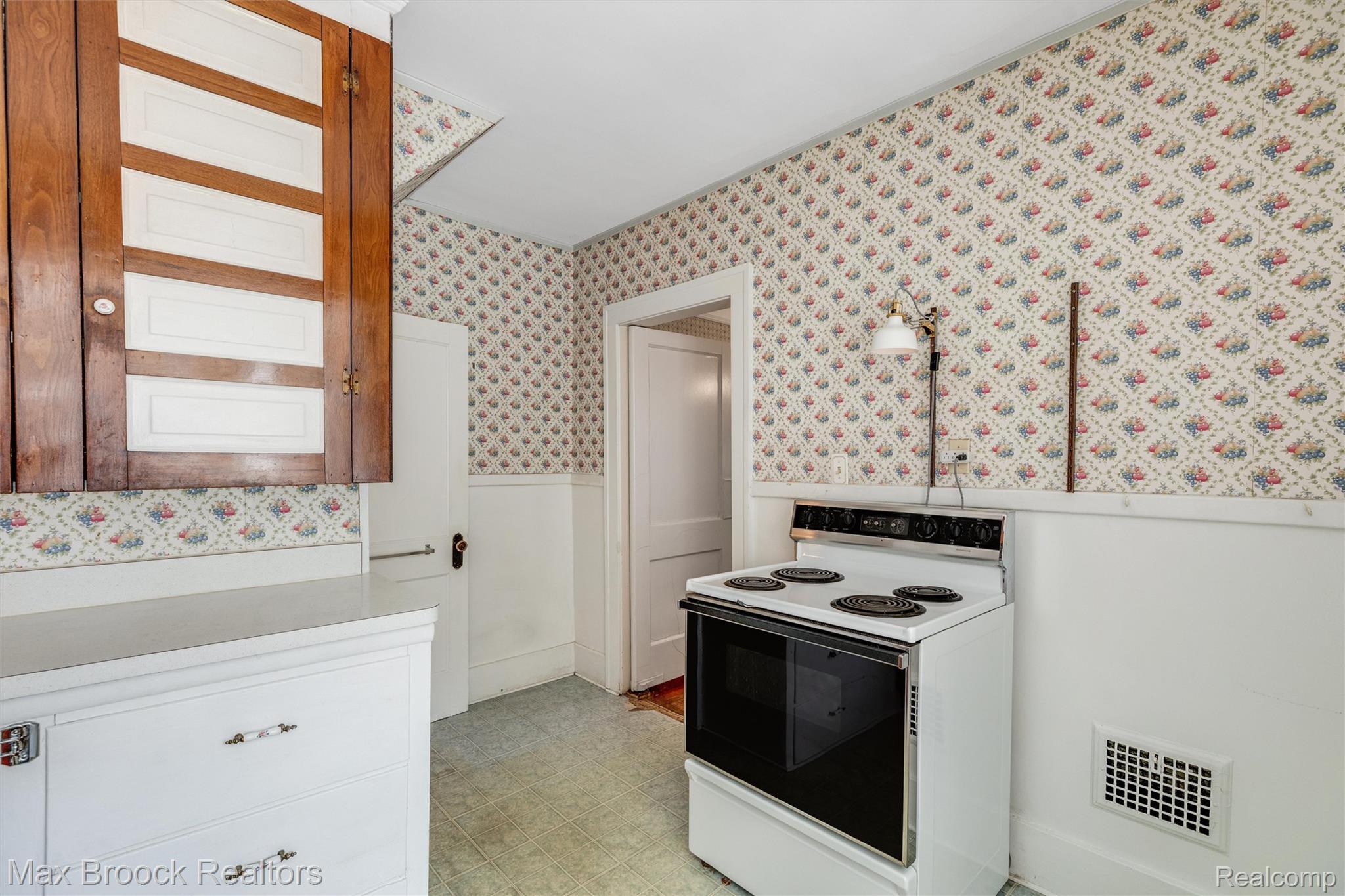 37 Hanover Road Pleasant Ridge, MI 48069 - Photo 14 of 41 Kitchen