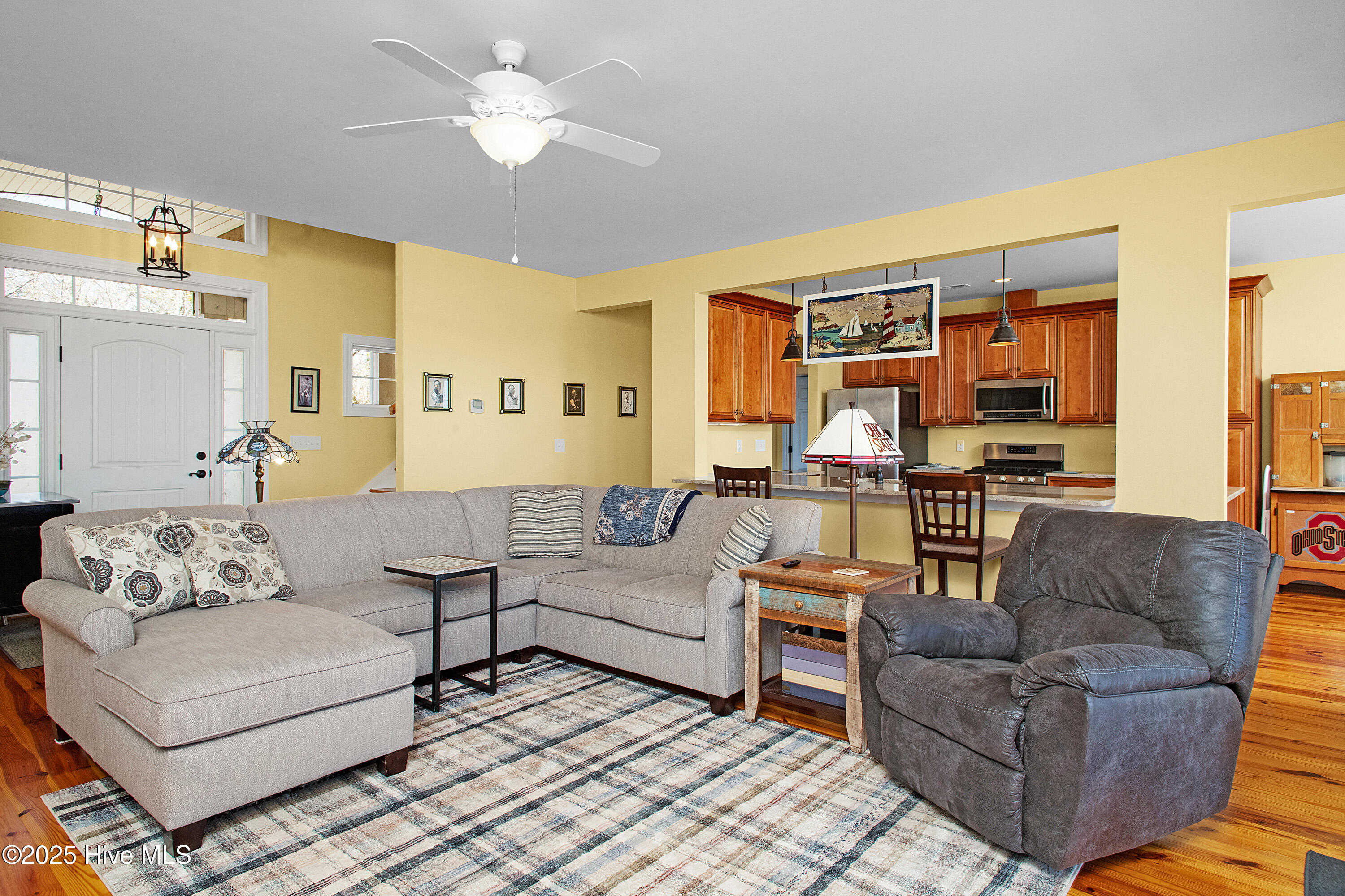935 Stately Pines Road New Bern, NC 28560 - Photo 5 of 37 Living Room