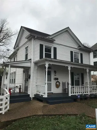 $2,000 | 804 Hinton Avenue, Unit B, Charlottesville, VA 22902