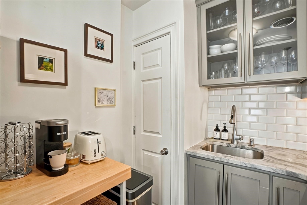 8 Battery Street, Unit 4 Boston, MA 02109 - Photo 6 of 33