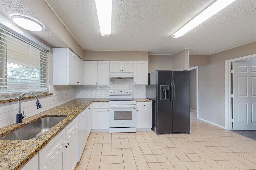 2124 Robinson Street Irving, TX 75060 - Photo 13 of 40