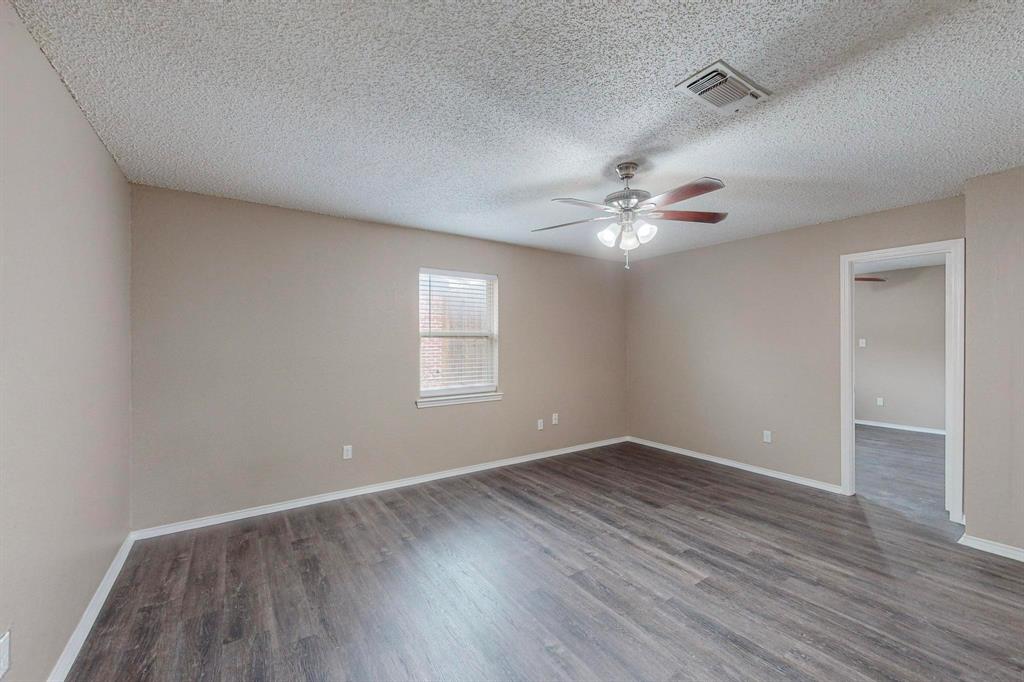 2124 Robinson Street Irving, TX 75060 - Photo 15 of 40