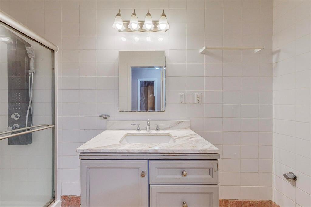 2124 Robinson Street Irving, TX 75060 - Photo 19 of 40