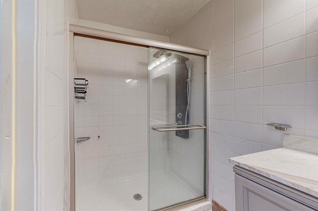 2124 Robinson Street Irving, TX 75060 - Photo 20 of 40