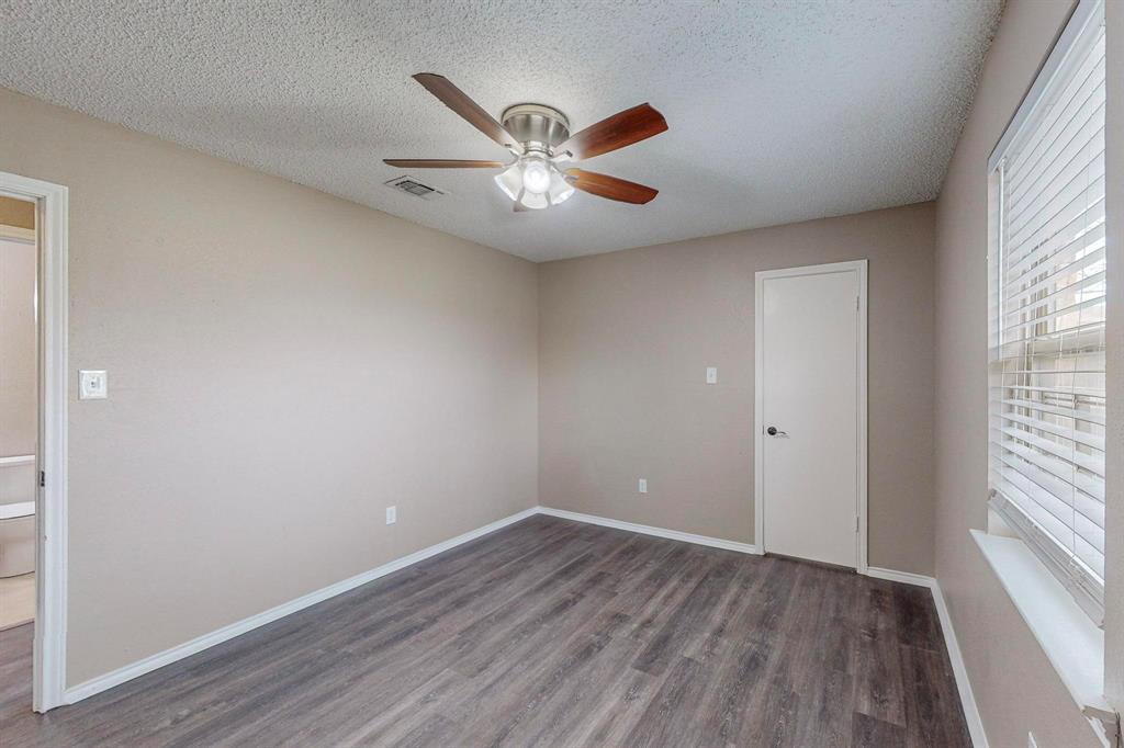 2124 Robinson Street Irving, TX 75060 - Photo 23 of 40