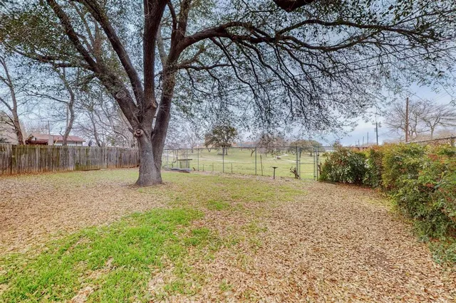 $2,350 | 2124 Robinson Street, Irving, TX 75060