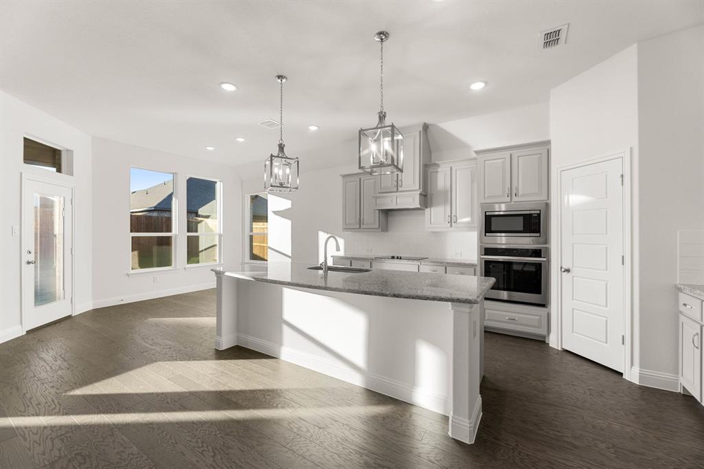 47 Magpie Street Joshua, TX 76058 - Photo 4 of 30 47 Magpie-Kitchen-2
