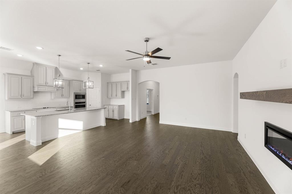 47 Magpie Street Joshua, TX 76058 - Photo 7 of 30 47 Magpie-Living Room-2