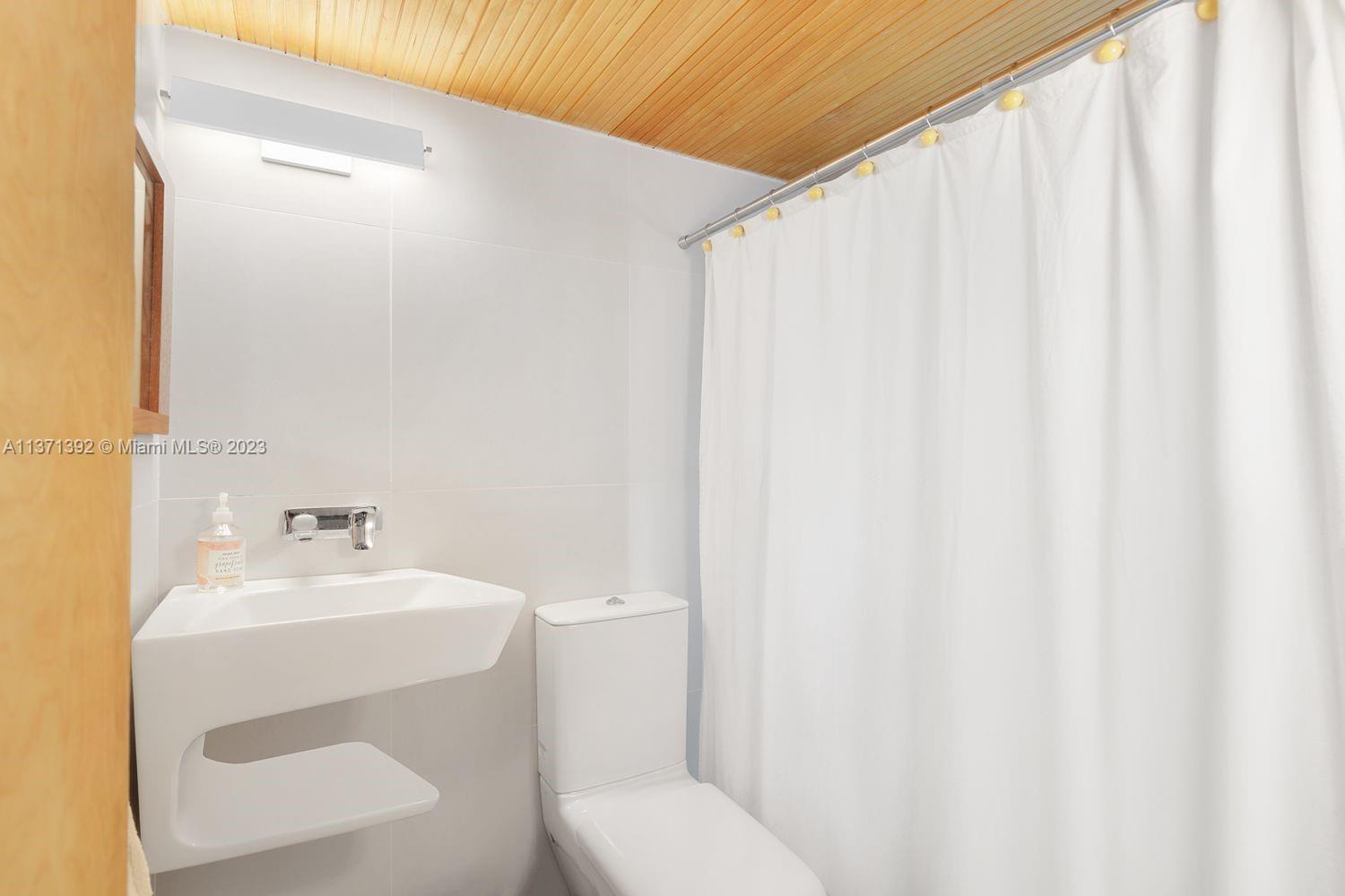 3003 Seminole Street Miami, FL 33133 - Photo 17 of 43