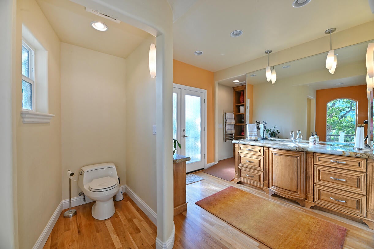 6403 Pioneer Road Medford, OR 97501 - Photo 16 of 42 16