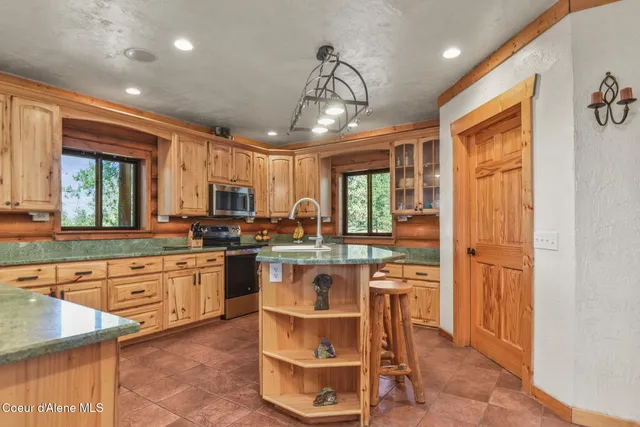 $995,000 | 1979 East Falcon Crest Road, Harrison, ID 83833