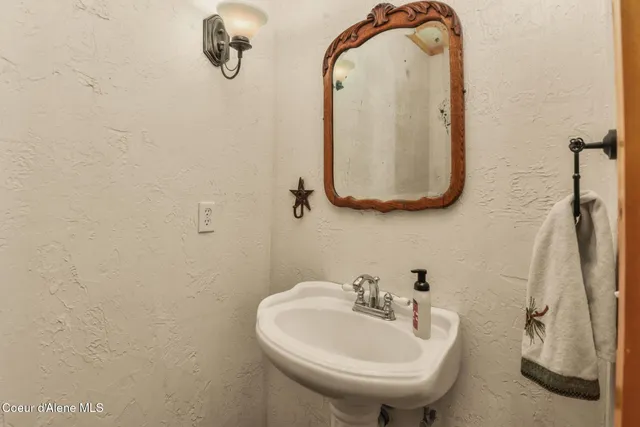 $995,000 | 1979 East Falcon Crest Road, Harrison, ID 83833