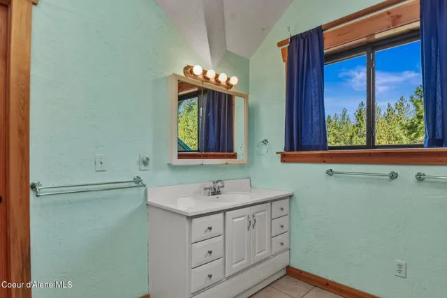 $995,000 | 1979 East Falcon Crest Road, Harrison, ID 83833