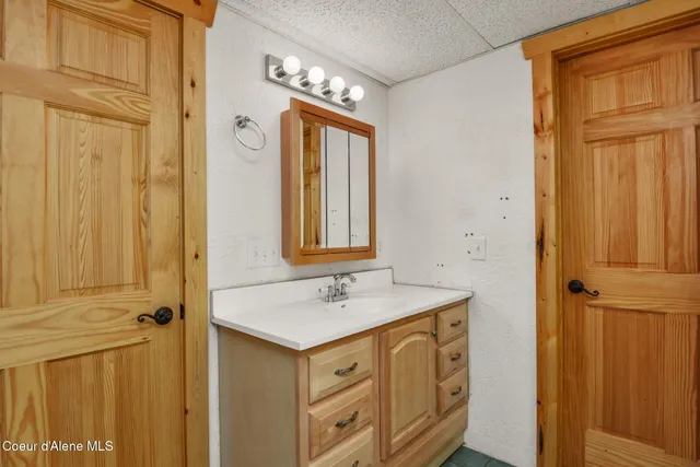 $995,000 | 1979 East Falcon Crest Road, Harrison, ID 83833