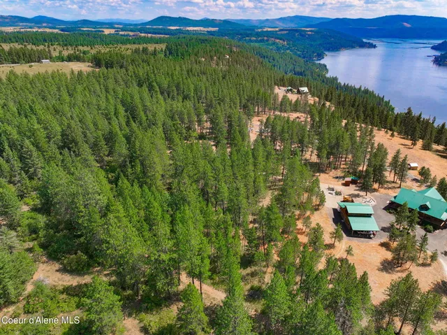 $995,000 | 1979 East Falcon Crest Road, Harrison, ID 83833