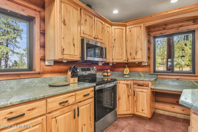 $995,000 | 1979 East Falcon Crest Road, Harrison, ID 83833