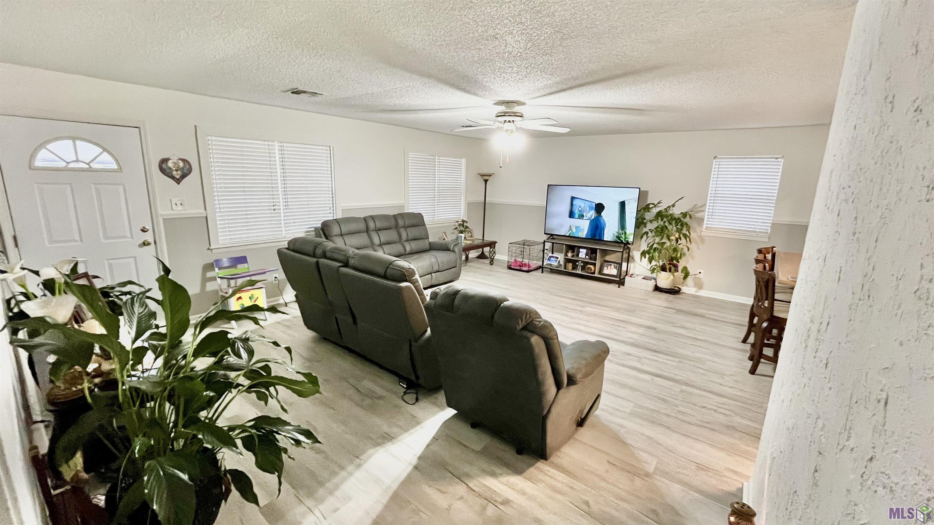 468 Church Street Raceland, LA 70394 - Photo 2 of 19 Living Room