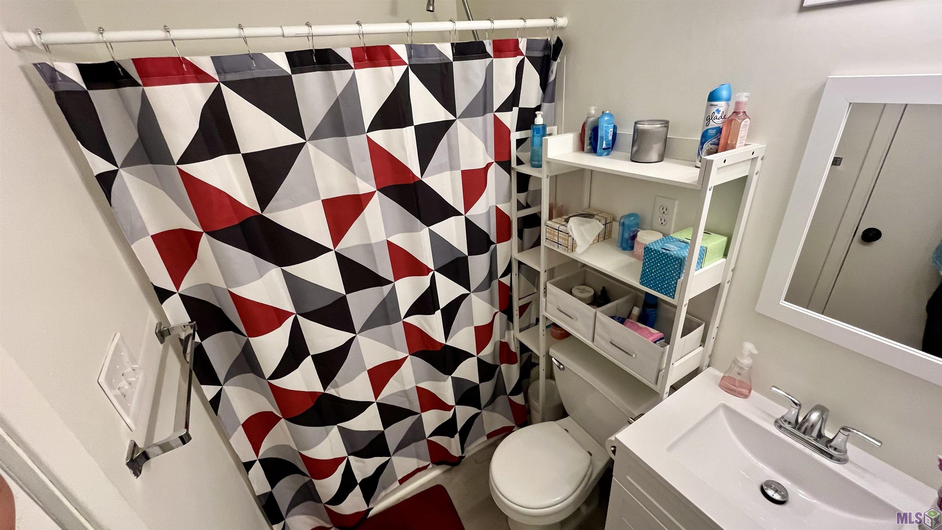 468 Church Street Raceland, LA 70394 - Photo 9 of 19 Full Bathroom